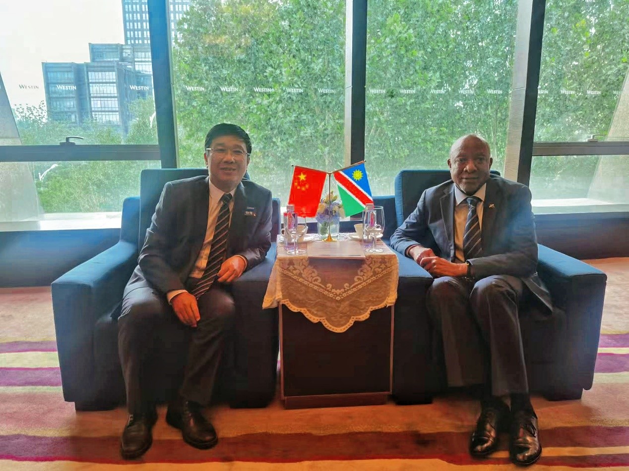 中非合作论坛期间米兰(MILAN)资源 董事长王平卫拜会三国总统
